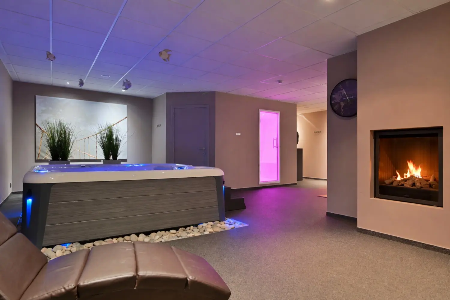 3746003319000048728_brandende openhaard jaccuzi.png