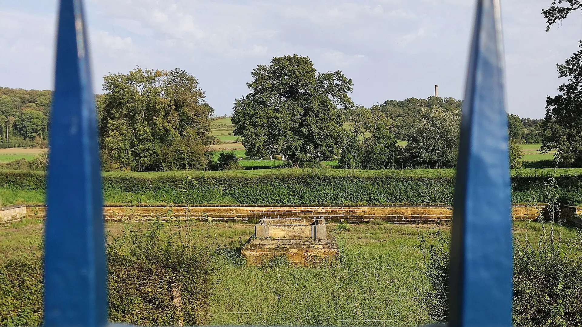 Ruïne in het park, natuur en erfgoed in 1 beeld in Riemst.